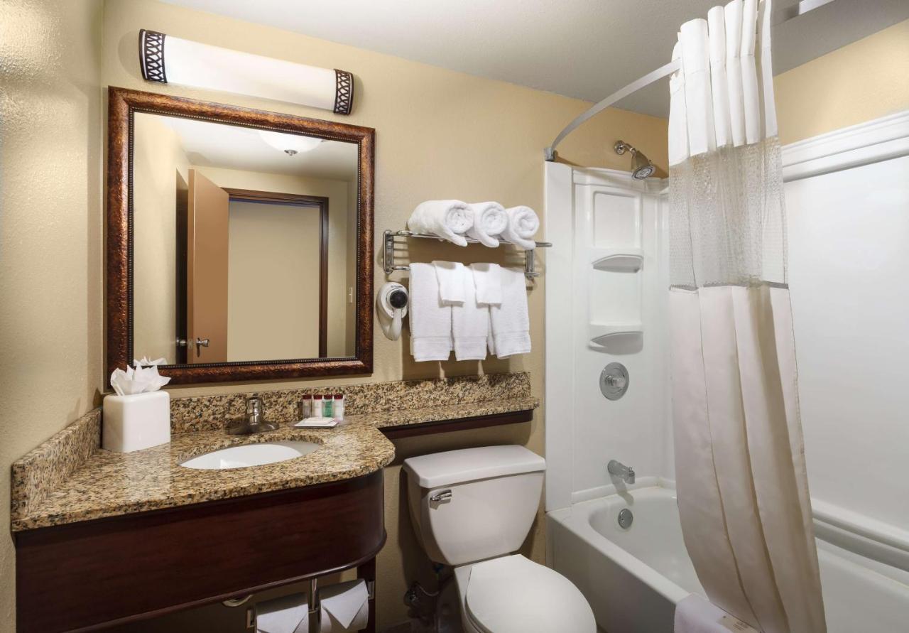 Roosevelt Grand Dakota Surestay Collection By Western